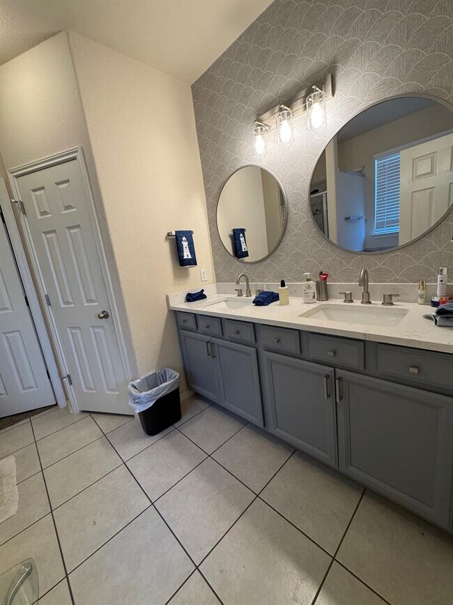 Building Photo - 401 Hyltin St