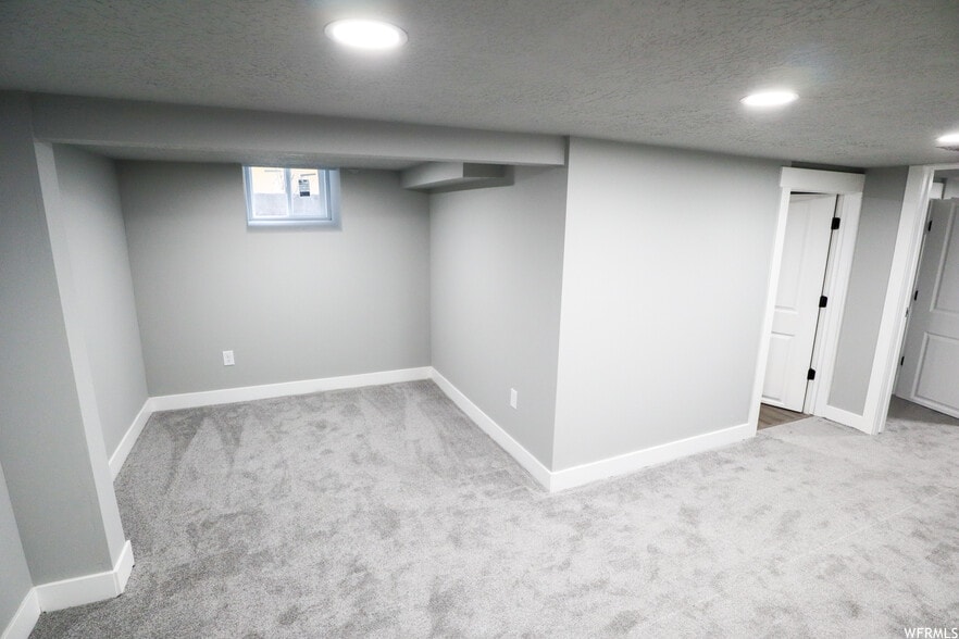 Building Photo - 948 E Atkin Ave