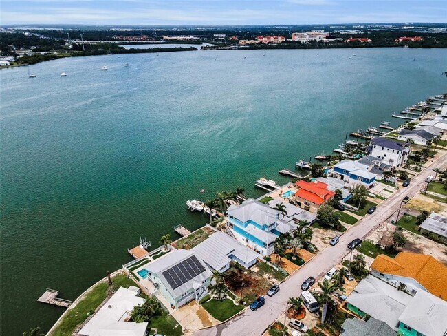 Building Photo - 804 Bay Point Dr