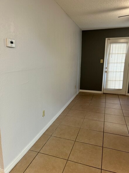 Building Photo - 5530 Chrishire Way