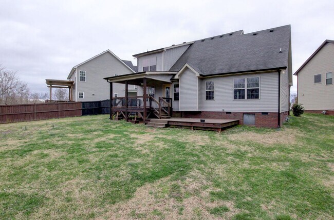 Building Photo - Executive Home on Cul de sac off exit 8.  Hurry.