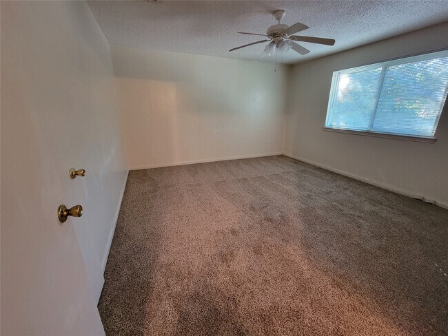 Building Photo - 2139 Shiveley Cir