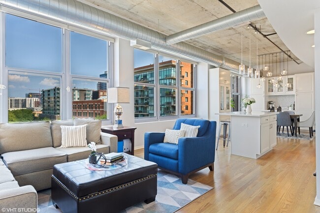 Building Photo - 933 W Van Buren St