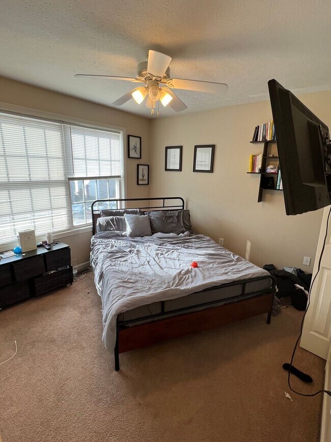 Building Photo - PRICE REDUCTION Available July 2026! Monthly rent $1,700