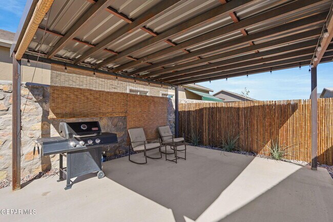 Building Photo - 12741 Gloria Castillo St
