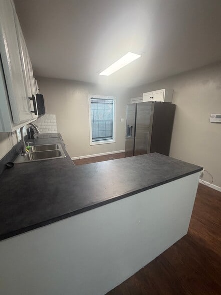 Building Photo - 1153 Sullivant Ave