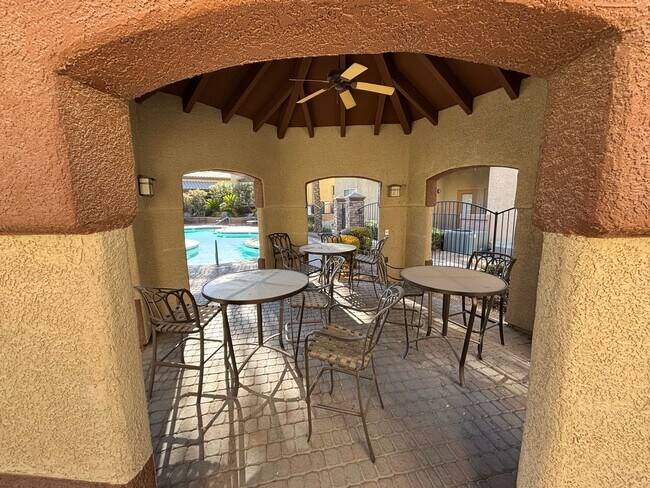 Building Photo - Gorgeous 1bed/1bath home nestled in a great area!