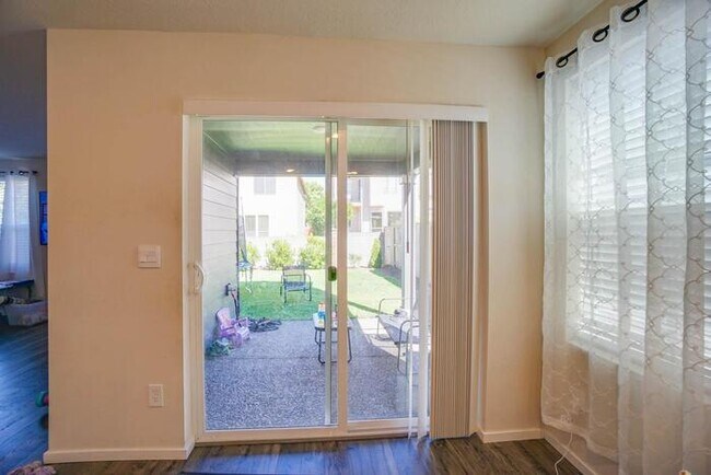 Building Photo - NEWER THREE BEDROOM WITH GARAGE