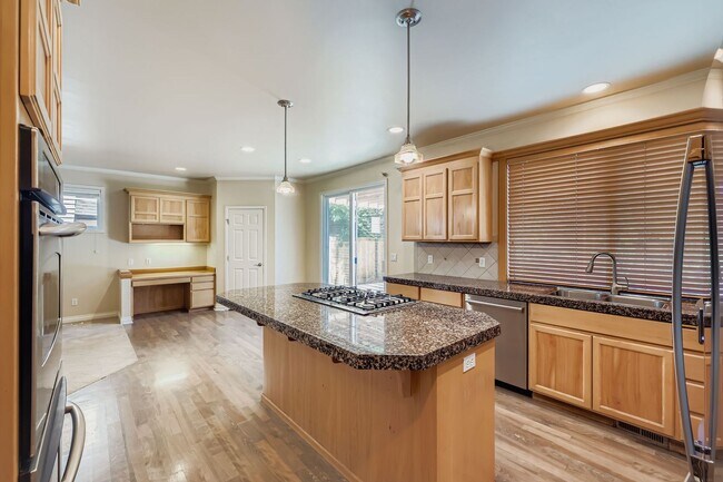 Building Photo - 4Bd/3.5Ba Sammamish House