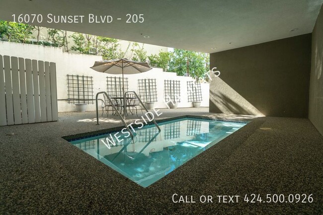 Building Photo - 16070 Sunset Blvd