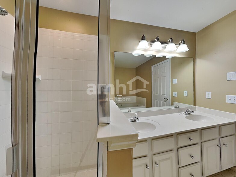 Building Photo - 6544 Broken Bow Dr