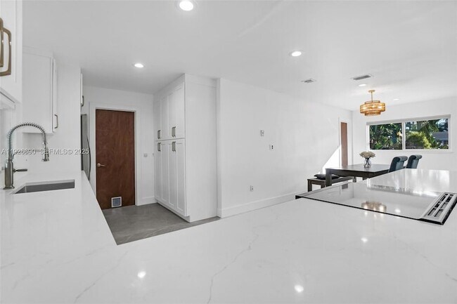 Building Photo - 1478 NE 57th St