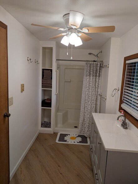 Bath - 12067 Gearhart Rd