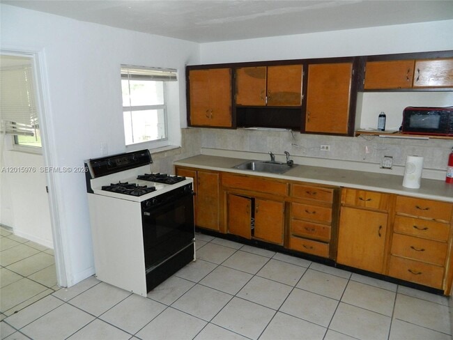 Building Photo - 1340 SW 34th Ave
