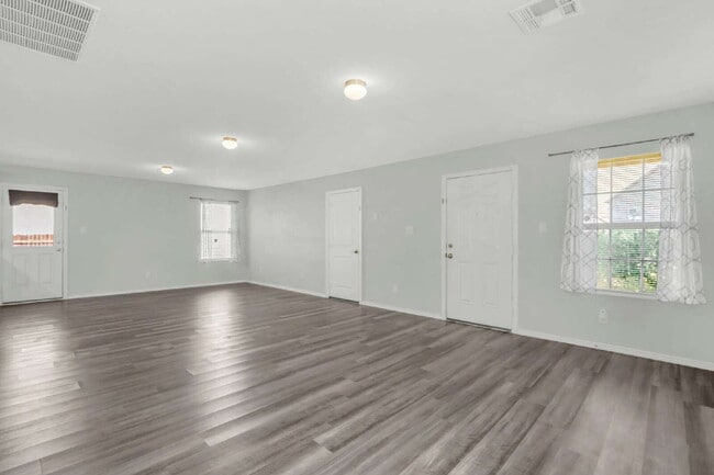 Building Photo - "Charming 3-Bedroom, 2-Bath Home Retreat with Solar Panels! 10% off for active service members!"