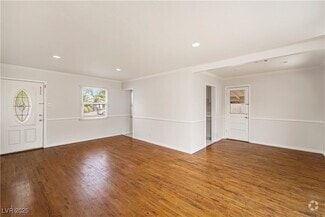 Building Photo - 1044 E Hassett Ave