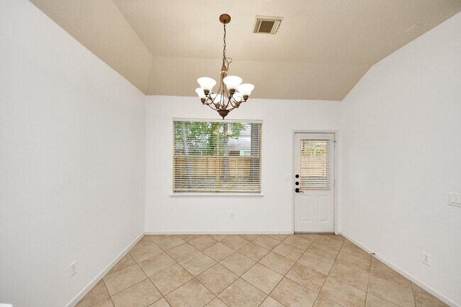 Building Photo - 42 S Lace Arbor Dr