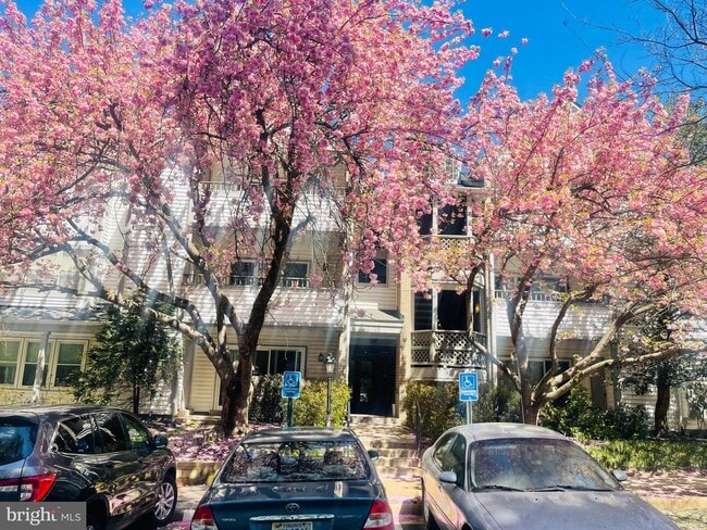 Building Photo - 7715 Lafayette Forest Dr