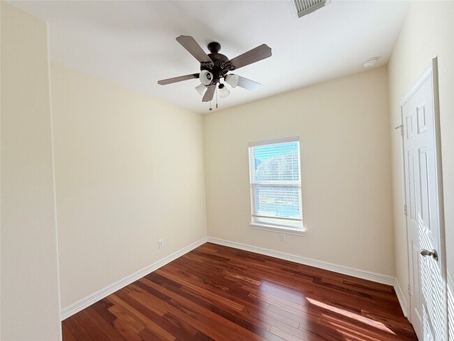 Building Photo - 28015 Silverstream Ct