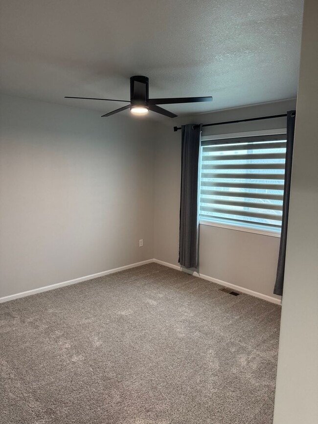 Building Photo - Modern 3-Bed Twinhome with Garage & Yard –...