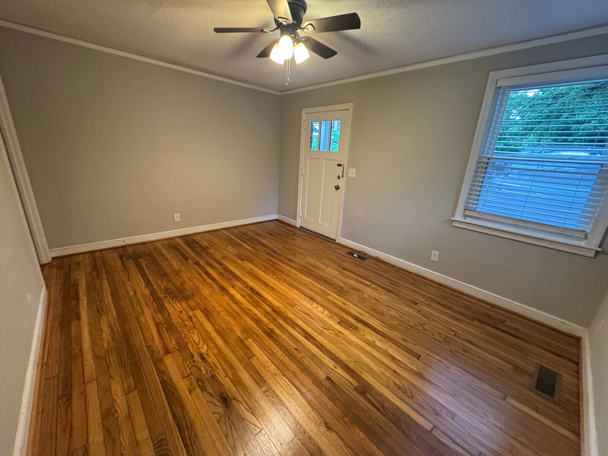 Building Photo - 28 Hollywood Ct