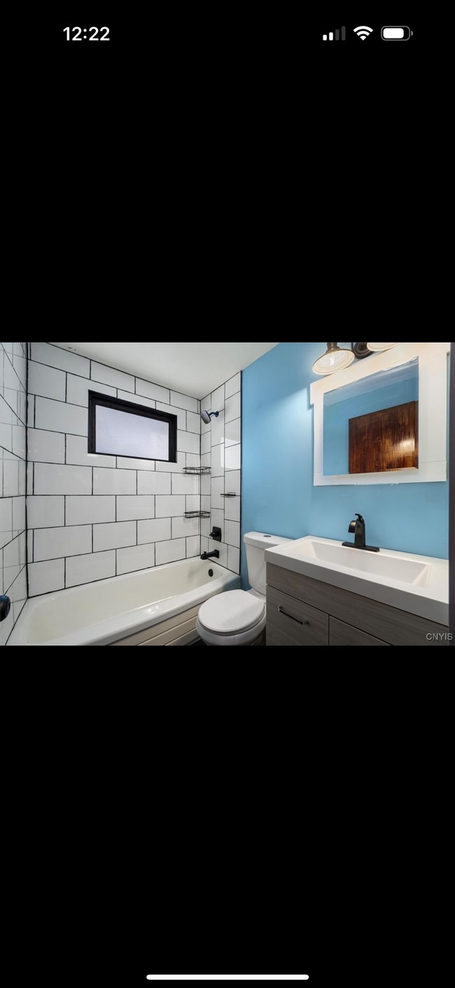 Building Photo - 301 Viking Pl