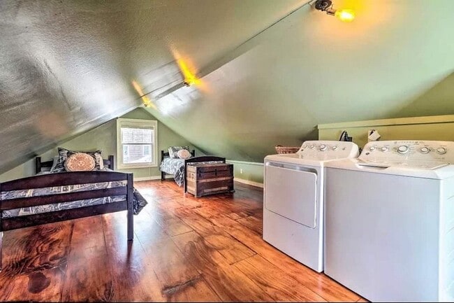 Building Photo - 33 S Main Rd