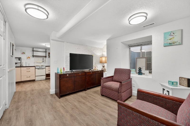 Building Photo - 1821 6th Ave