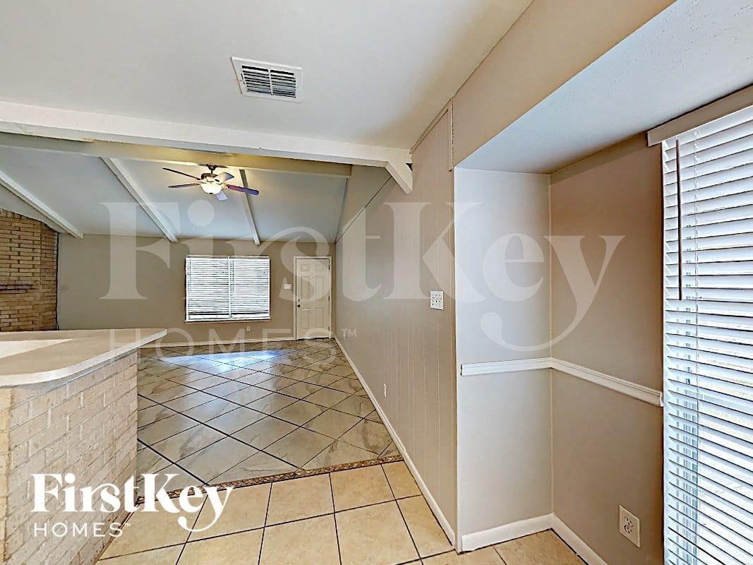 Building Photo - 6610 Rowell Ct