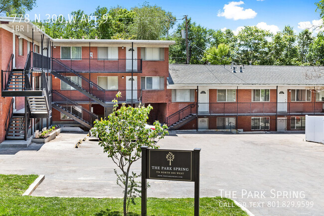 Building Photo - Large Top Floor Pet Friendly 1 Br in Marma...