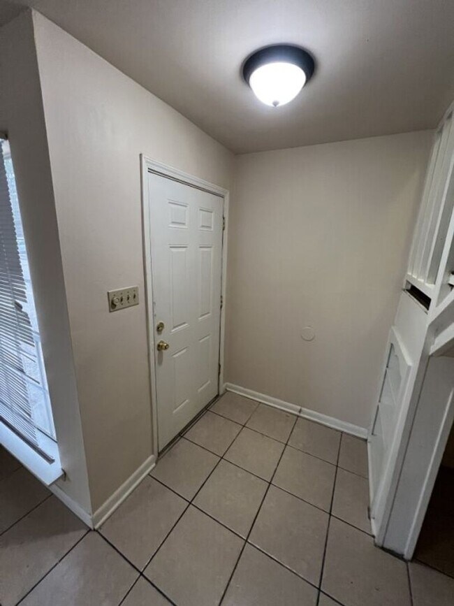 Building Photo - Brightside View