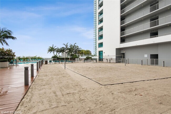 Building Photo - 888 Biscayne Blvd