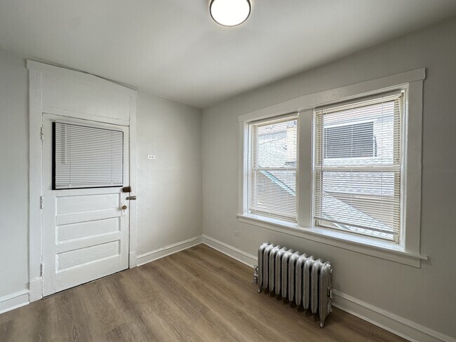 Building Photo - 4831 N Springfield Ave