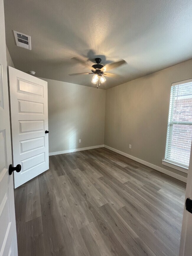 Building Photo - Brand new 3 bd/2 bth home in quiet neighborhood! Turf backyard with plants! All appliances! 10 mi...