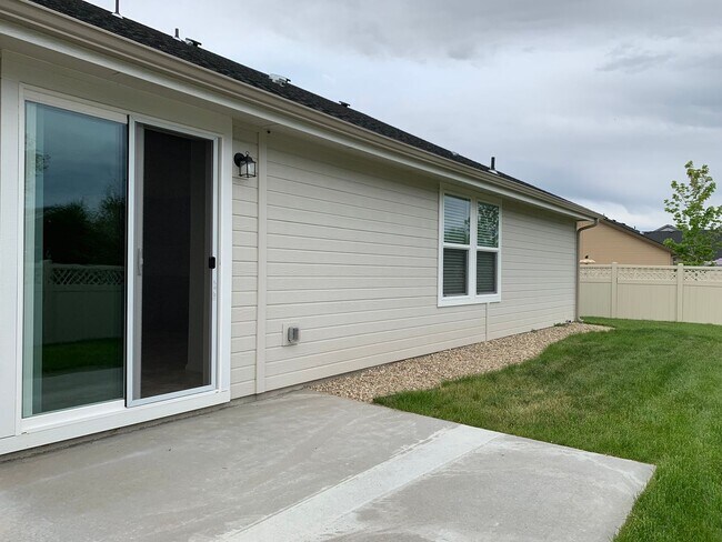 Building Photo - Beautiful new 3 bed 2 bath home in a quiet Star neighborhood.