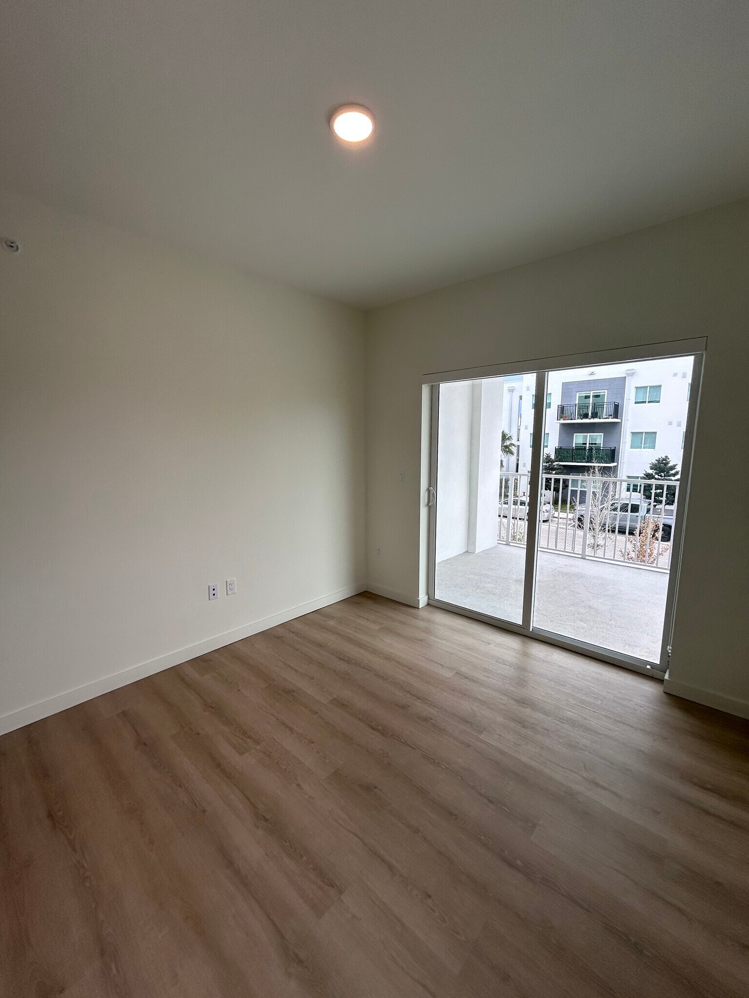 Building Photo - 915 18th Ave N