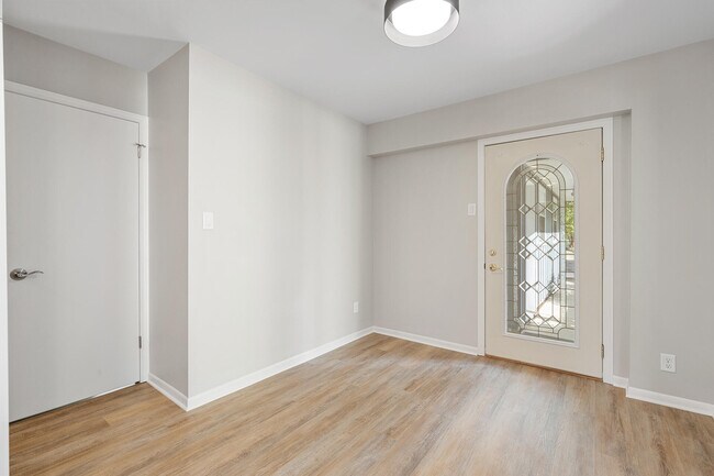 Building Photo - 4705 Highland Park Dr