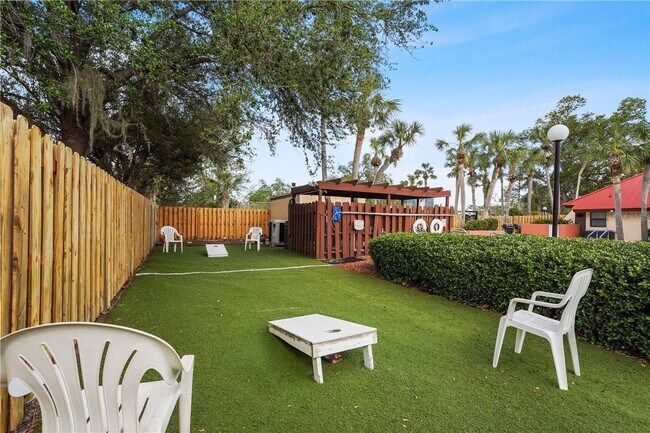 Building Photo - Beautifully Furnished Annual 2BR/2BA Condo...