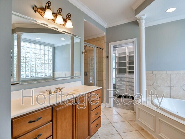 Building Photo - 1856 Greywell Rd