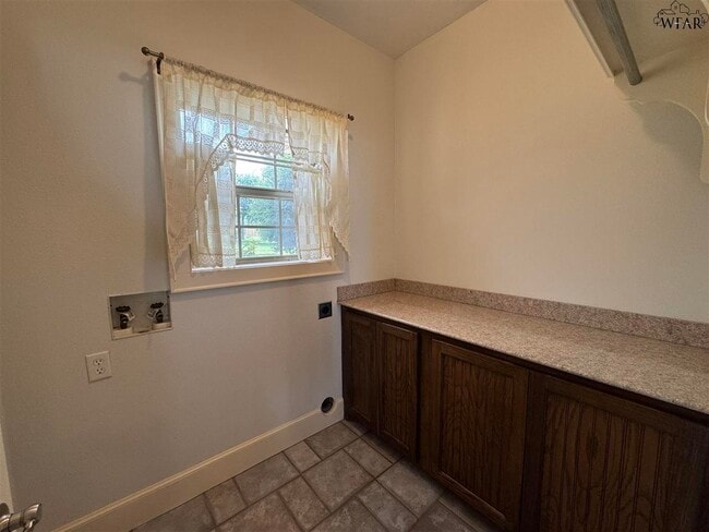 Building Photo - 609 Shoreline Dr