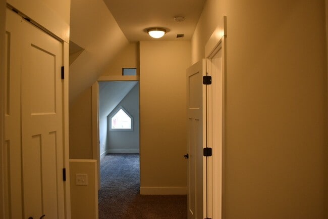 Building Photo - Renovated 3 Bedroom in Shelby Park close to Logan Street Market