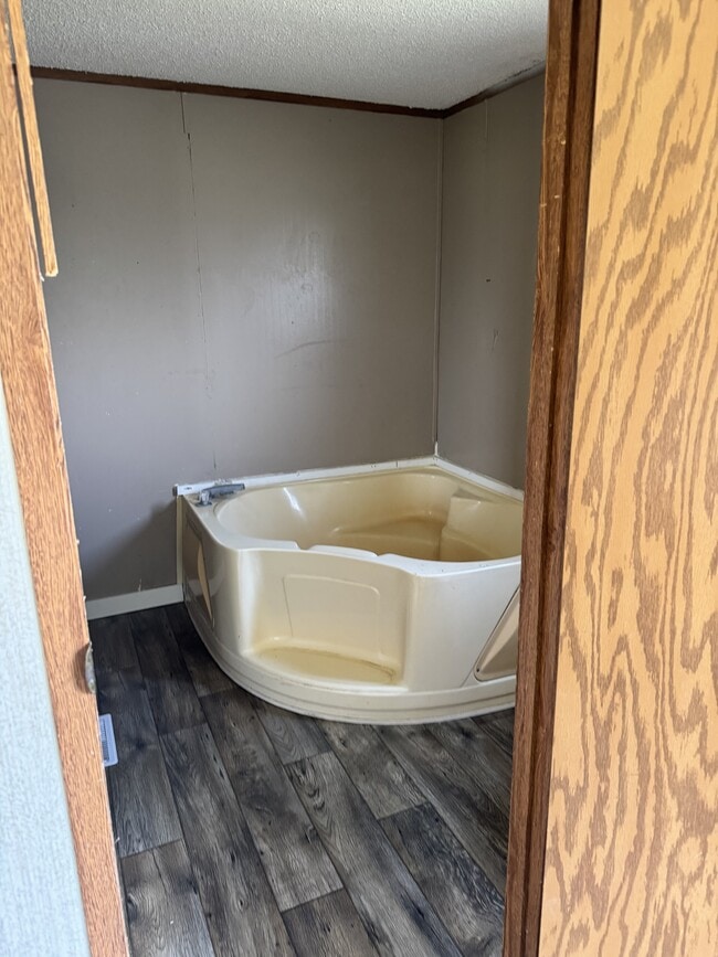 Building Photo - 229 Reggie Rd