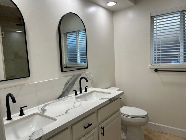 Building Photo - South Salinas Monterey Park Home