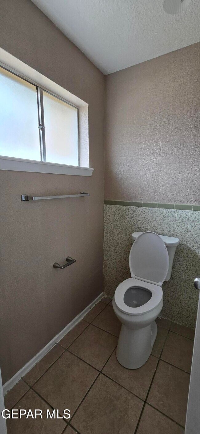 Building Photo - 9332 Hudson Way