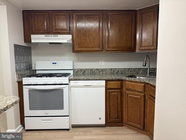Building Photo - 1520 Northgate Square