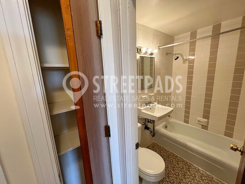 Building Photo - 160 N Beacon St