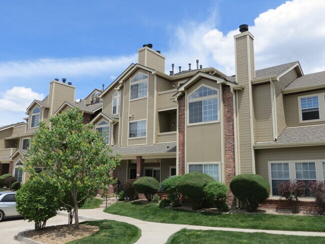 Building Photo - Fabulous Third Floor Two Bedroom With Views!