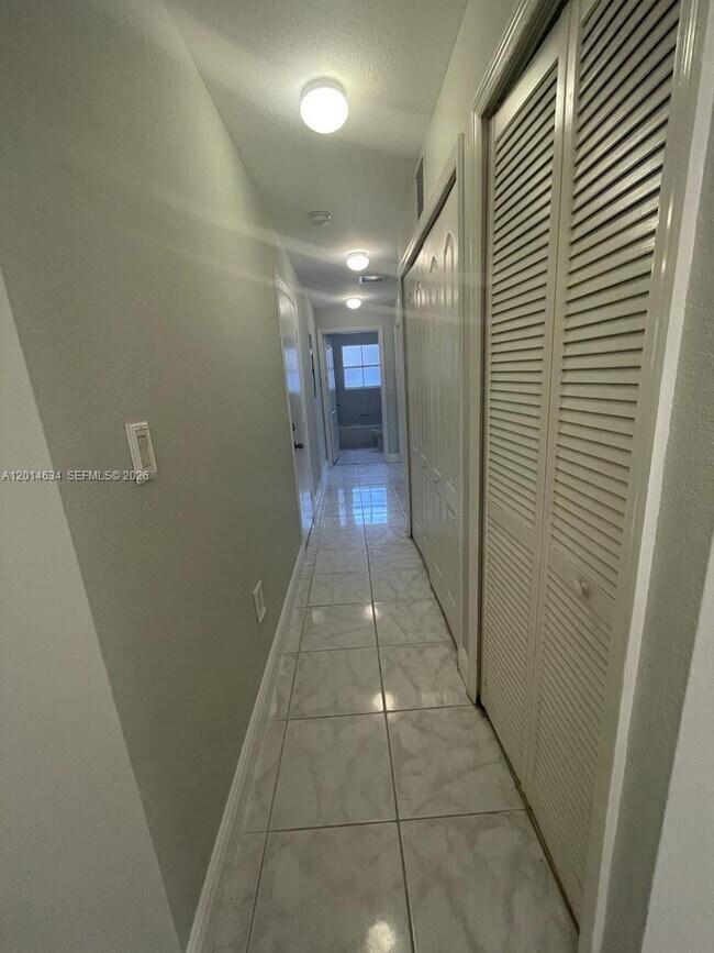 Building Photo - 4760 SW 166th Ct