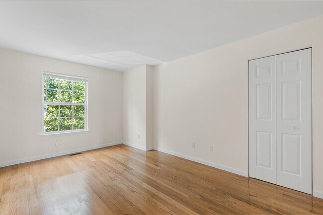 Building Photo - 32 Bergen Ridge Rd