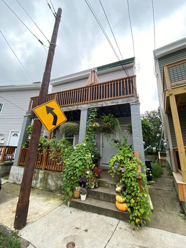 Building Photo - Experience Elevated Living in the Heart of Mt. Washington!